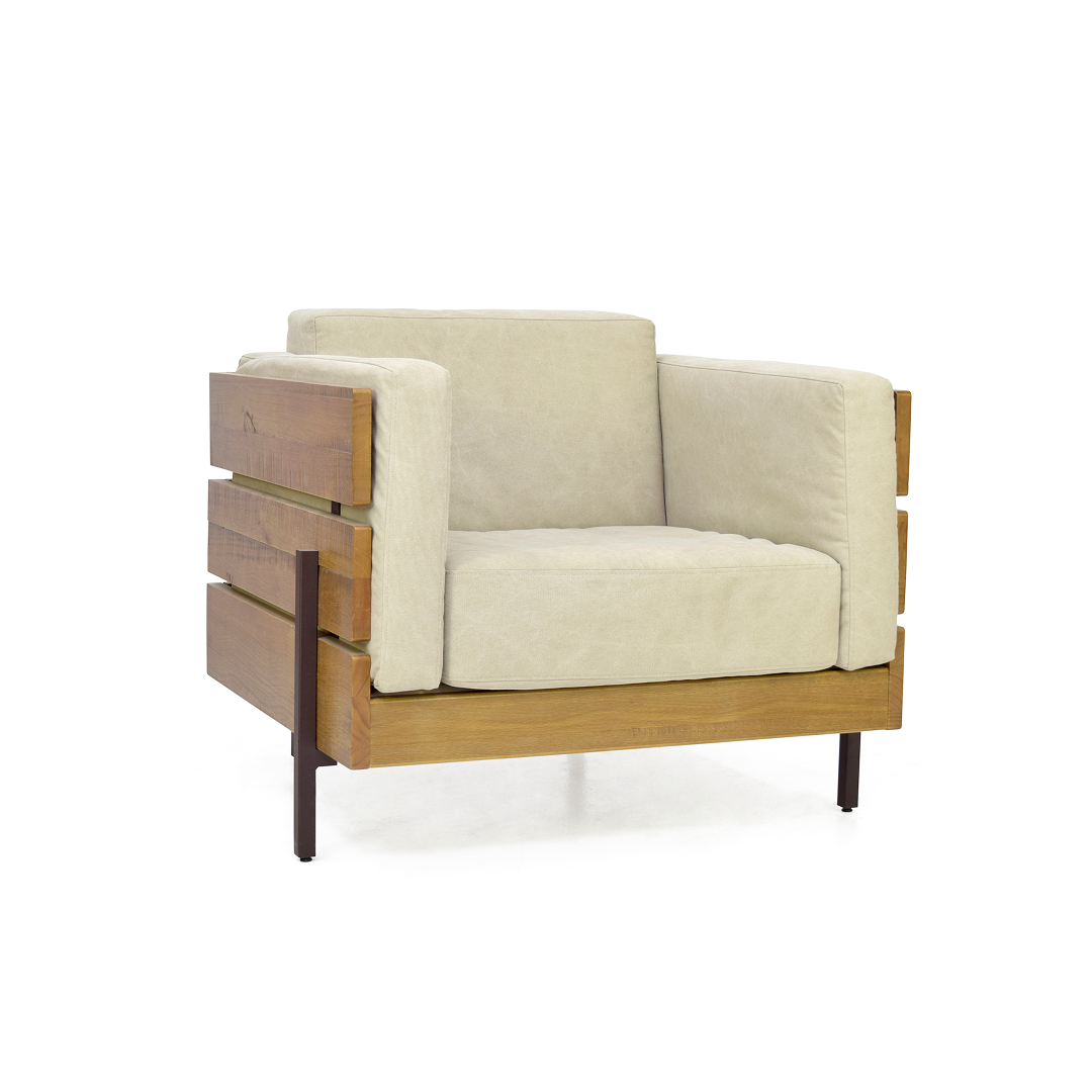 Poltrona Detroit Madeira Maciça Estofada Personalizável