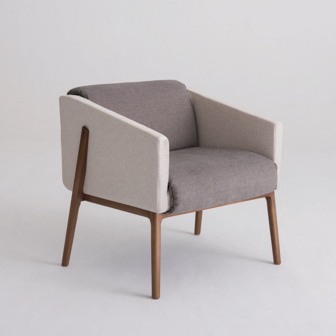 Poltrona Fra Personalizável - Design Contemporâneo em Madeira Maciça