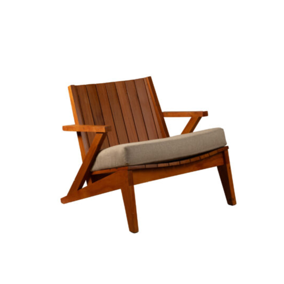 Poltrona Exó madeira de demolição dos casarões mineiros