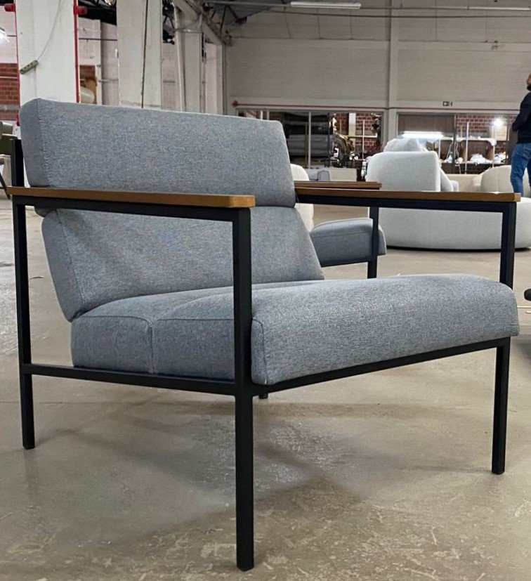 Poltrona Feel com Braços em Freijó Natural