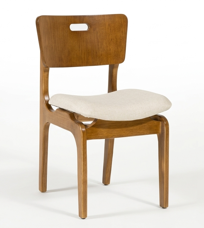 Cadeira Fênix em madeira maciça espuma D28