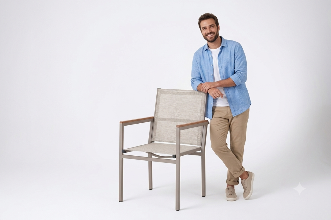 Poltrona Búzios: Elegância em Alumínio e Madeira