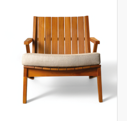 A Poltrona Enxó em madeiras nobre de demolição