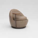 Poltrona Kaori giratória com mesinha