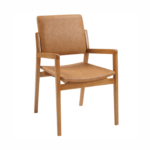Cadeira Leduc com braço em courino caramelo