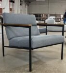 Poltrona Feel personalizável estofamento e braços