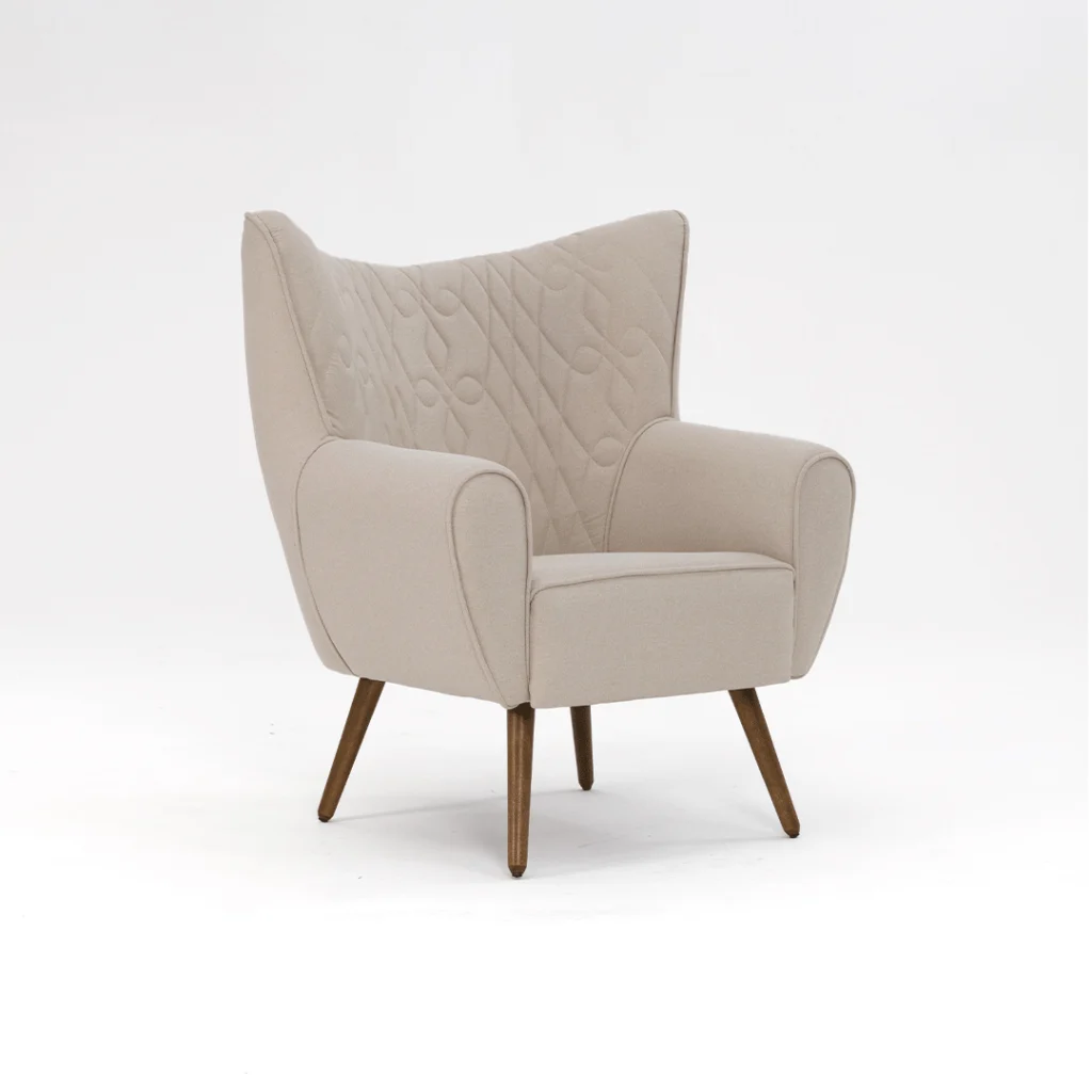 Poltrona Aurora estofamento e pés personalizáveis